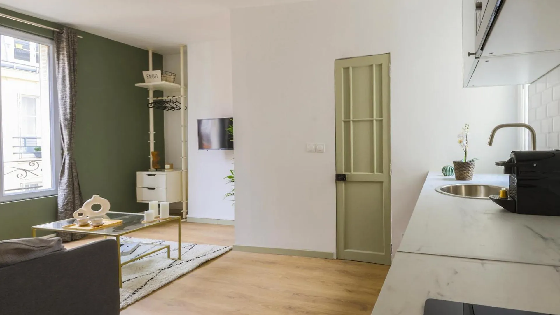 1592 Opera District Comfortable Retreat Apartment *